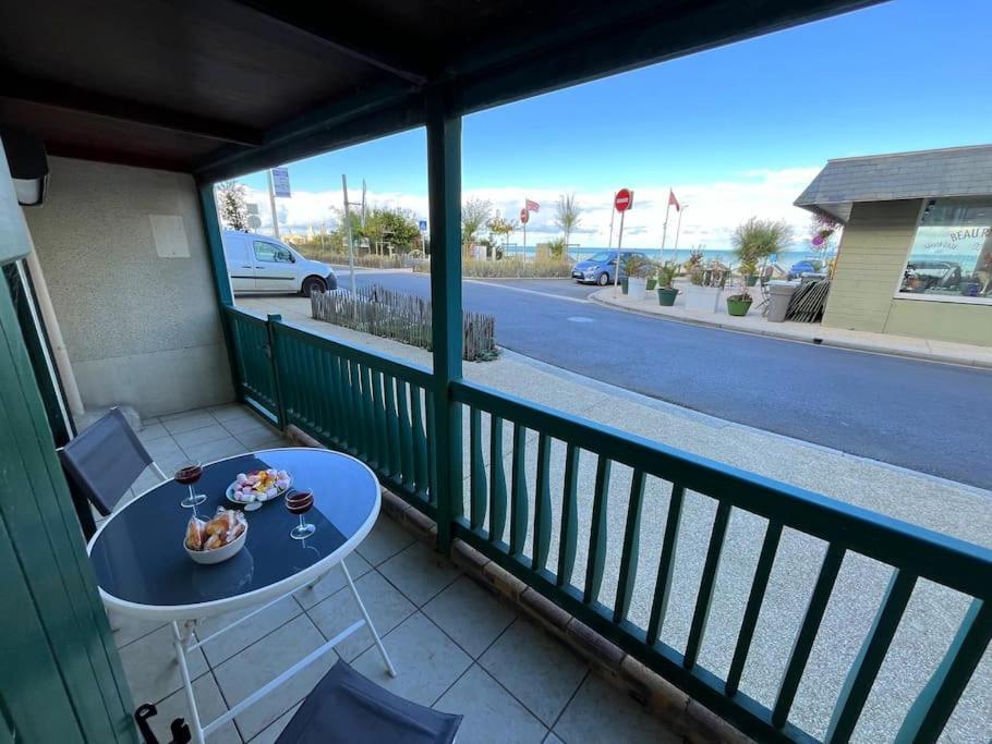 La Passerelle - Terrace And Balcony With Sea View Люк-сюр-Мер Екстериор снимка